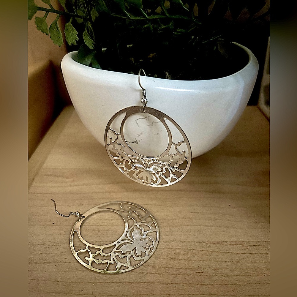 Butterfly silver dangling earrings